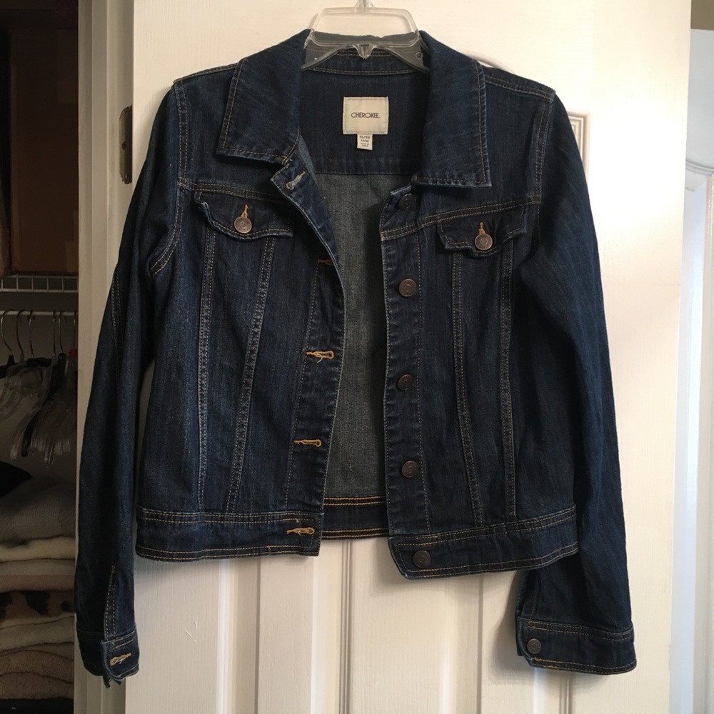 NWOT trucker jacket. Can fit women & junior sz S-M